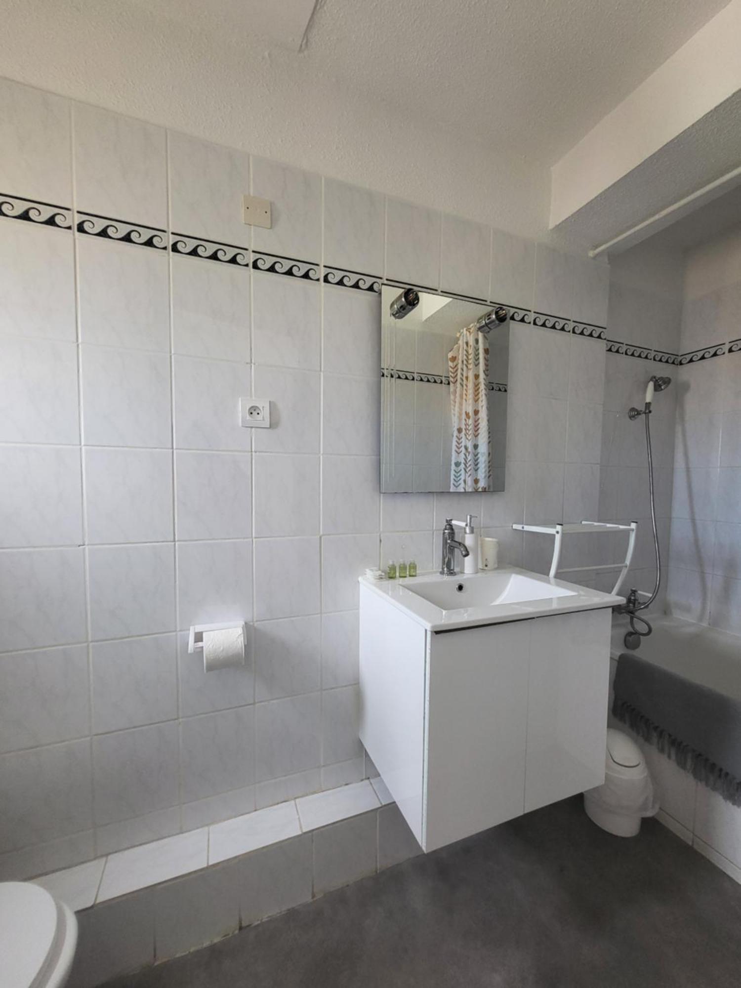 Hotel Le Chalet Valras-Plage Bagian luar foto