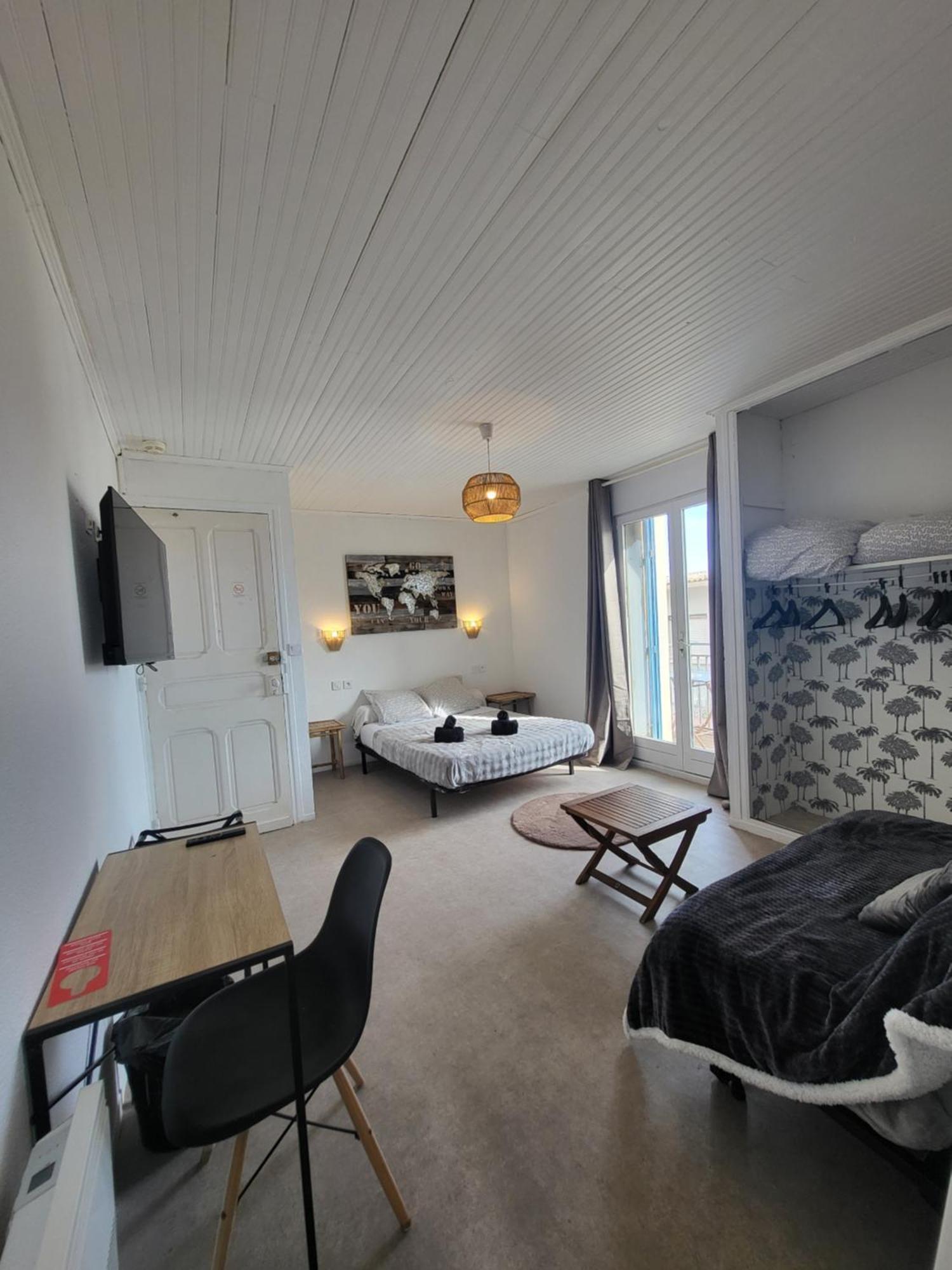 Hotel Le Chalet Valras-Plage Bagian luar foto